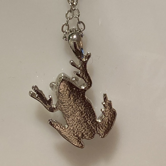 NWOT - New EFFY Silvertone Necklace & Frog Charm - Picture 6 of 10